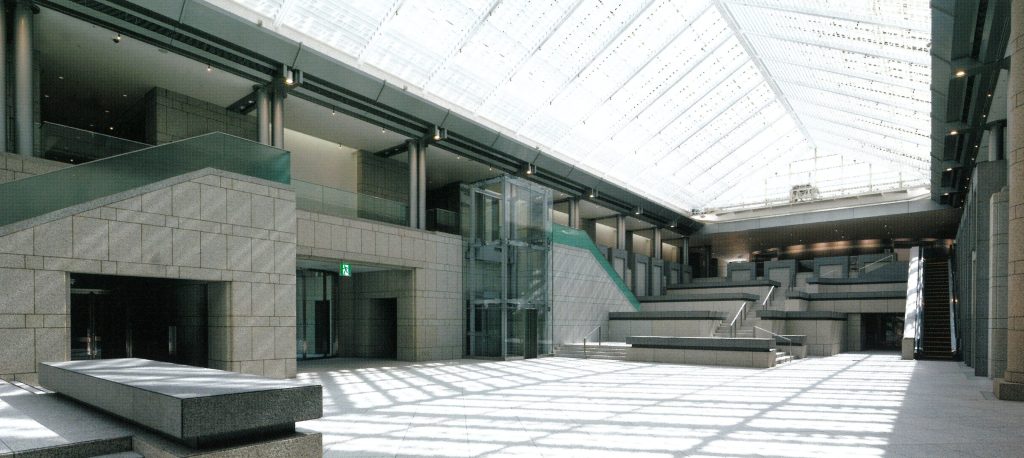 横浜美術館